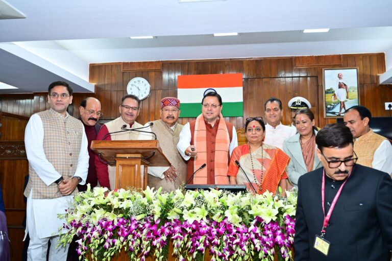 मुख्यमंत्री धामी ने विधानसभा अध्यक्ष की उपस्थिति में ई-विधान एप्लीकेशन का किया लोकापर्ण