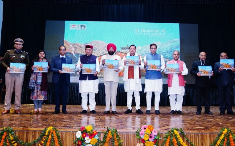 राज्यपाल और मुख्यमंत्री ने ‘श्री केदारनाथ जी क्षेत्र में आपदा प्रबंधन पर एक और प्रयास’ बुक का किया विमोचन