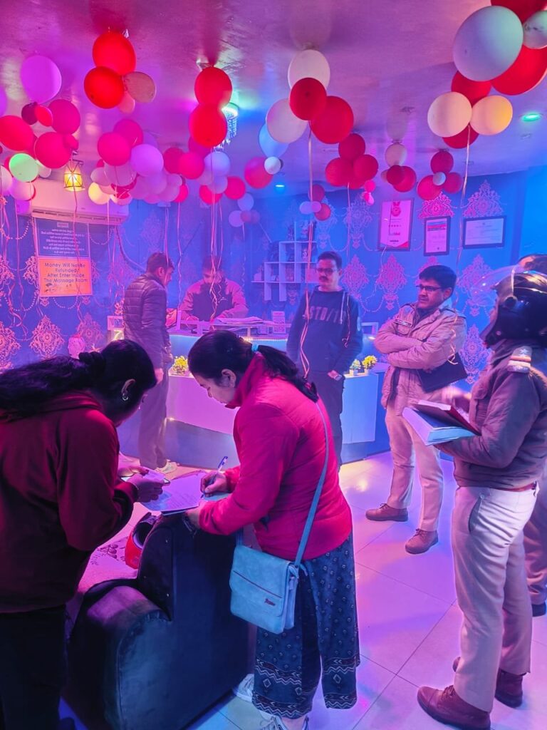 उत्तराखंड एसएसपी दून के निर्देशों पर स्पा सेंटरों की आकस्मिक चेकिंग हेतु दून पुलिस ने चलाया अभियान