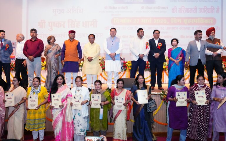 1232 नर्सिंग अधिकारियों को मुख्यमंत्री ने प्रदान किये नियुक्ति पत्र।