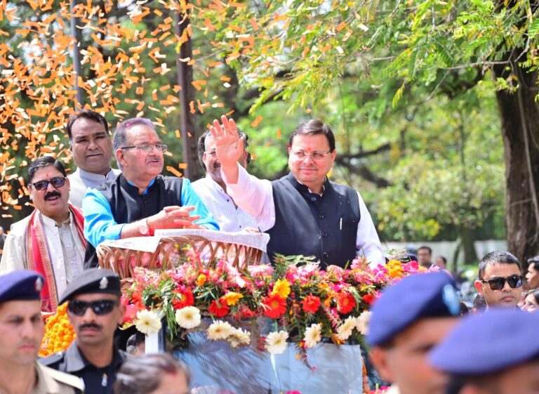 हाथीबड़कला से सर्वे स्टेडियम तक भव्य रोड शो,लाभार्थियों को महालष्मी किट और कृषि यंत्र सीएम ने किया वितरित