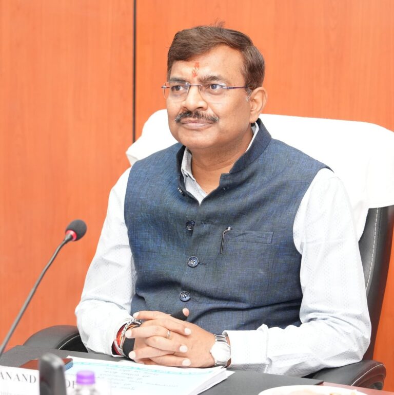 मुख्य सचिव  आनन्द बर्द्धन ने आपदा प्रबन्धन विभाग की समीक्षा की