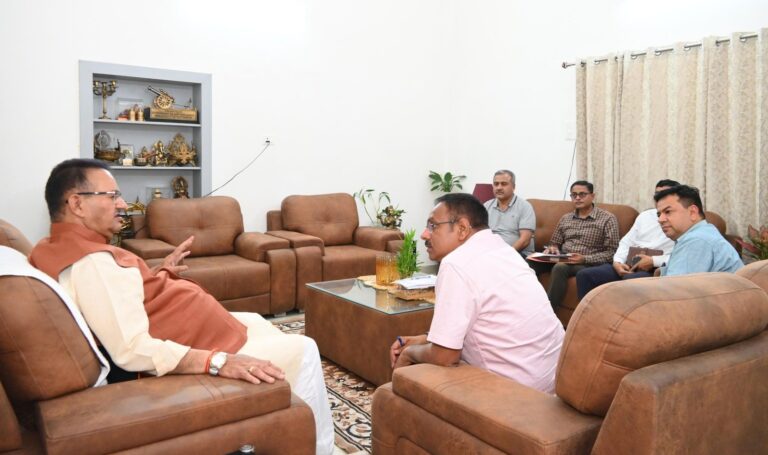 विद्युत लाइनों को भूमिगत करने के बाद ही प्रारम्भ हो नींबूवाला सड़क के चौड़ीकरण का कार्य: गणेश जोशी