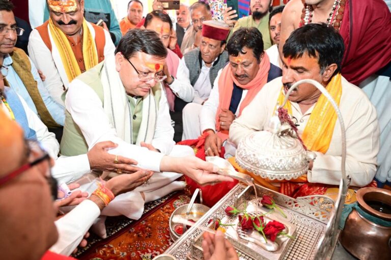 गंगोत्री और यमुनोत्री धाम के कपाट श्रद्धालुओं के लिए खुले, प्रधानमंत्री  नरेन्द्र मोदी के नाम से दोनों धामों में की गई पहली पूजा